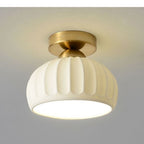 Plafonnier en verre cannelé ou céramique blanche – Dinard allumé