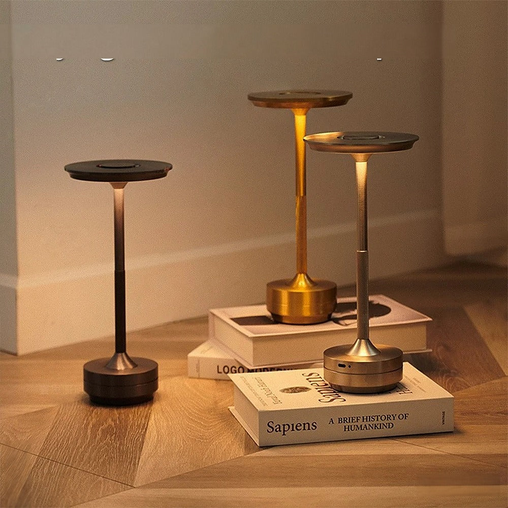 Lampe sans fil soucoupe en aluminium, tactile – Domfront dans un intérieur