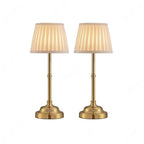 Lampe sans fil abat-jour plissé, pied laiton ou noir – Estaing, sur fond blanc