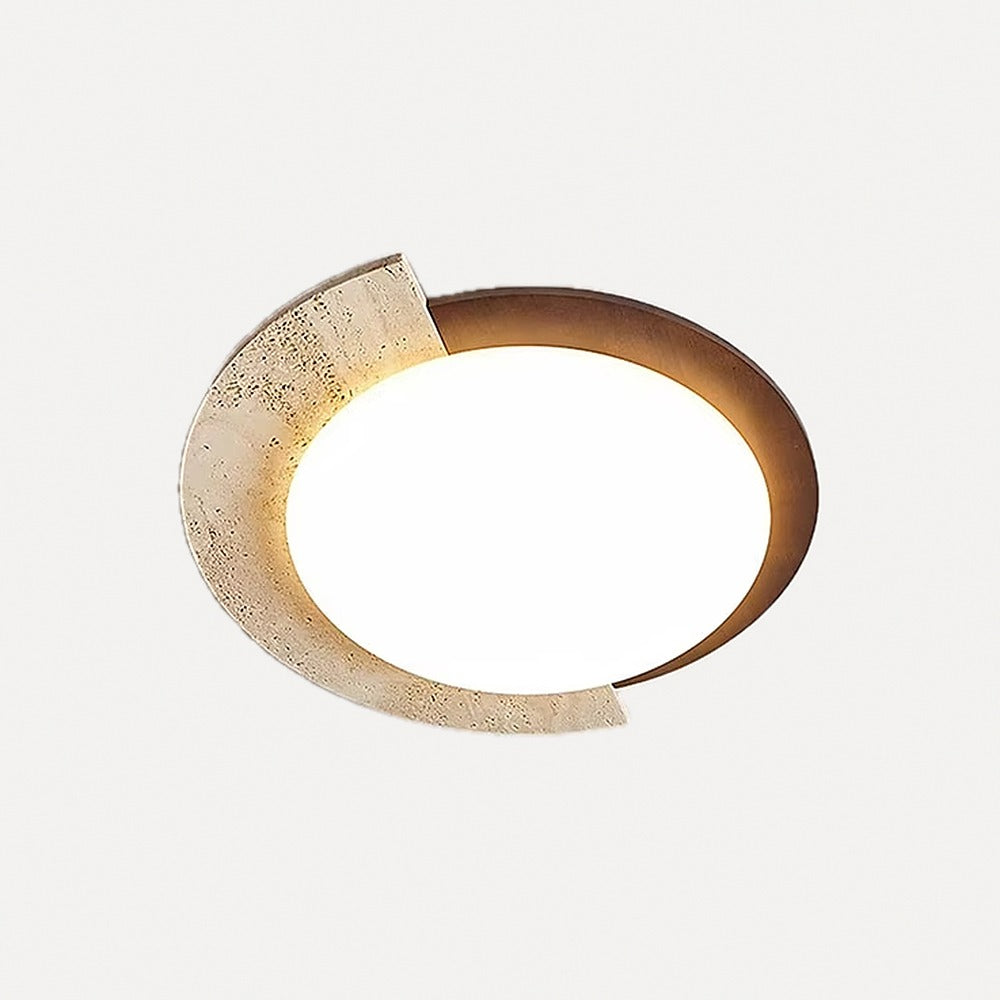 Plafonnier disque en travertin jaune, Ø 35 à 55 cm – Eygalières, sur fond blanc