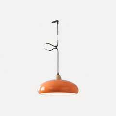 Soucoupe orange, bras noir