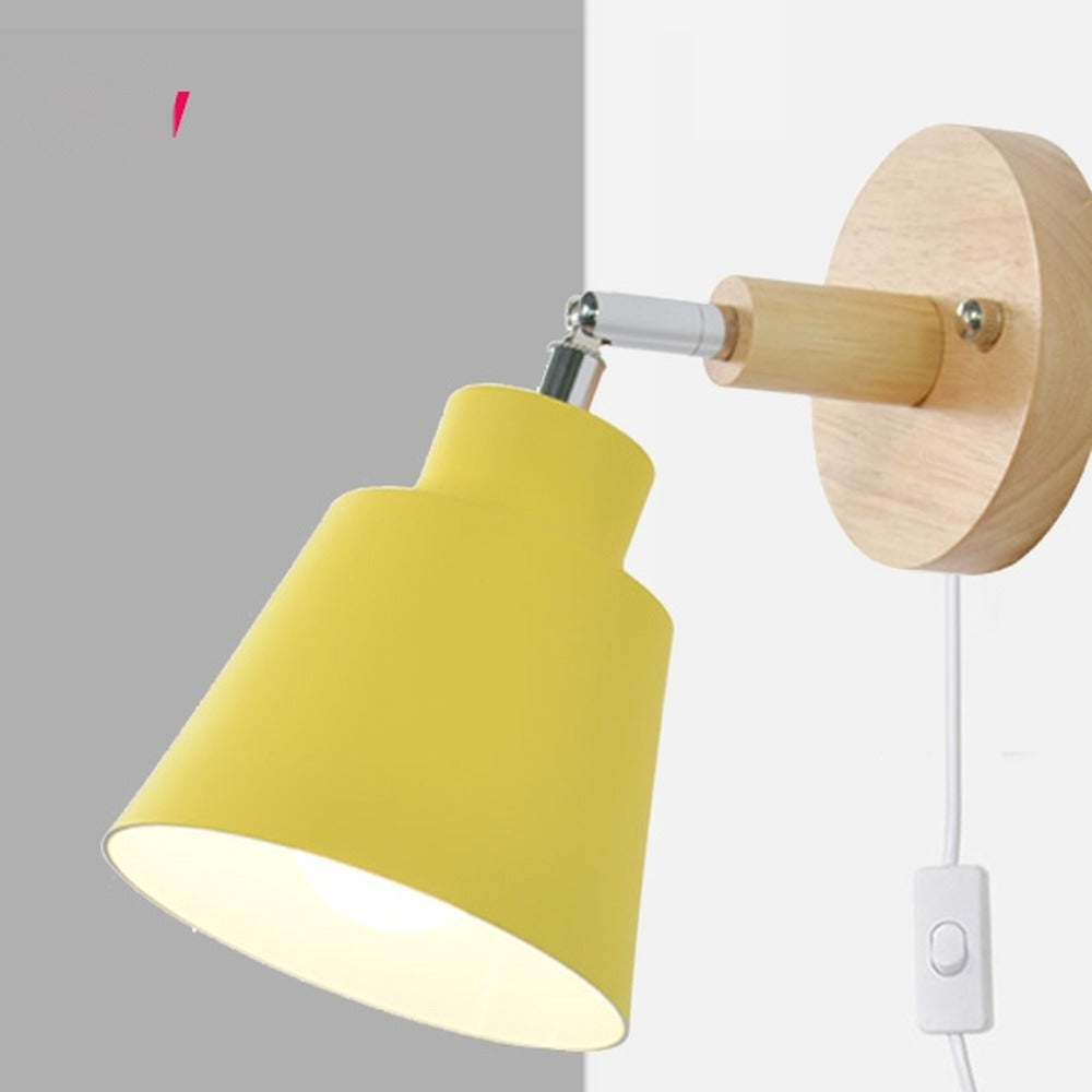 Applique à brancher en bois et métal laqué, orientable – Granville, sur fond clair
