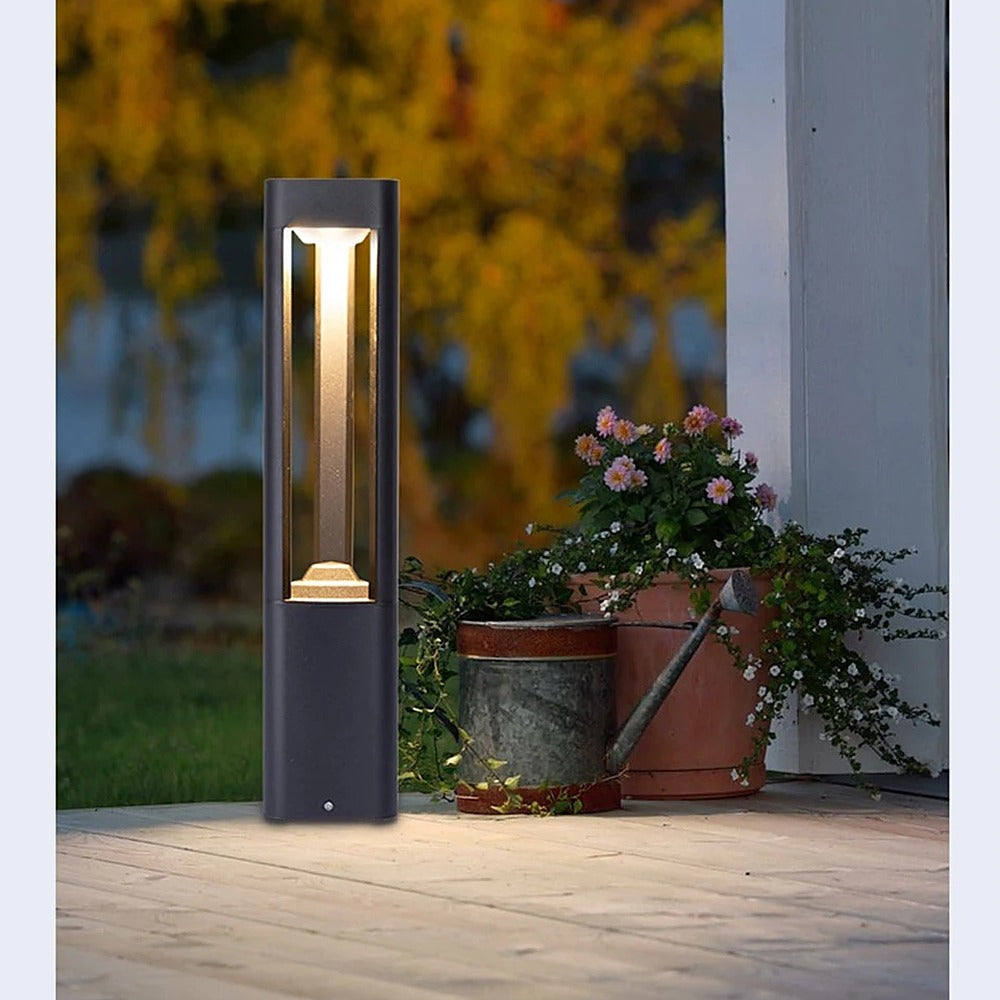 Borne de jardin à fente lumineuse, 30 à 90 cm – Hourtin, vue d’ambiance