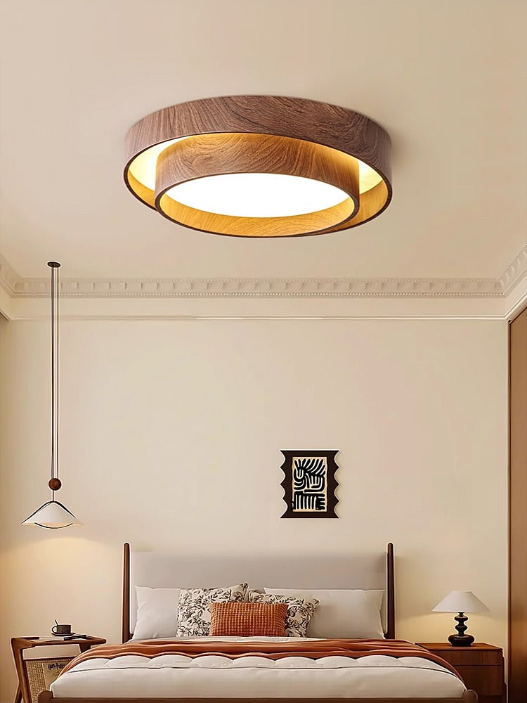 Plafonnier anneau effet noyer et halo doré, Ø 40 ou 50 cm – Kaga dans un intérieur