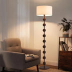 Lampadaire bambou massif et abat-jour en tissu, cinq modèles – Kawagoe dans un intérieur