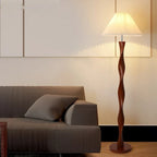 Lampadaire bambou massif et abat-jour en tissu, cinq modèles – Kawagoe allumé