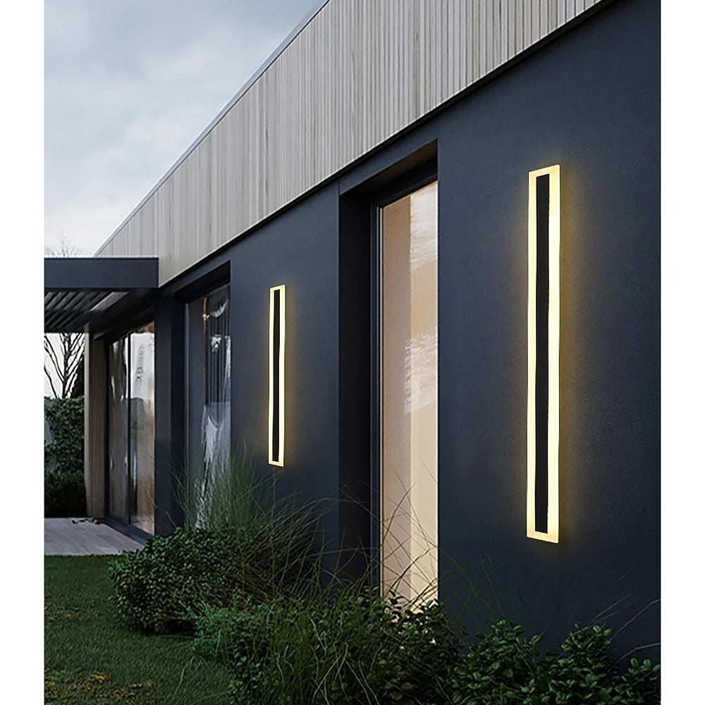 Applique extérieure linéaire noire ou dorée, 30 à 150 cm – Lacanau, vue d’ambiance