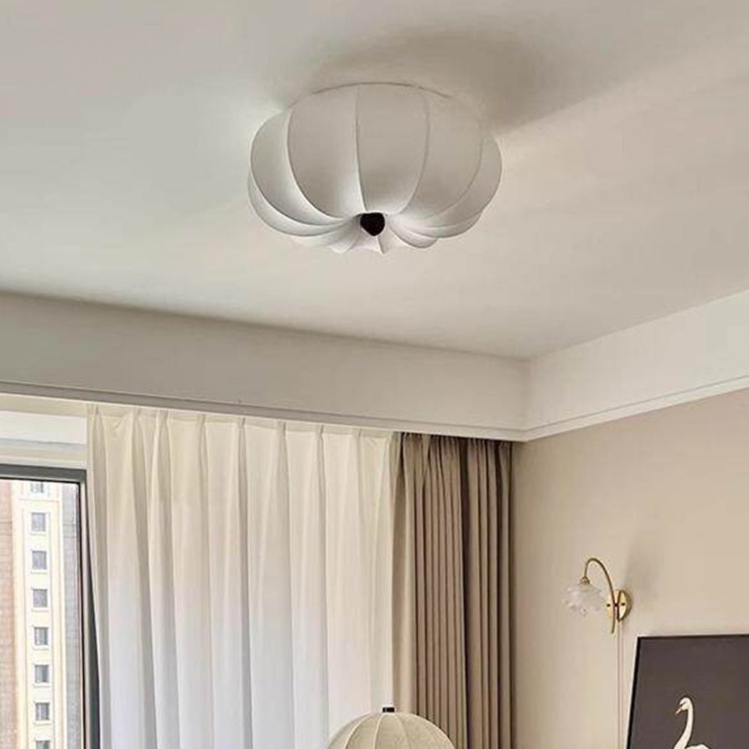 Plafonnier lanterne en soie, Ø 40 à 60 cm – Lantosque dans un intérieur