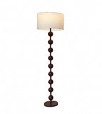 Lampadaire pied en perles de bois et abat-jour tambour – Lioux, sur fond blanc