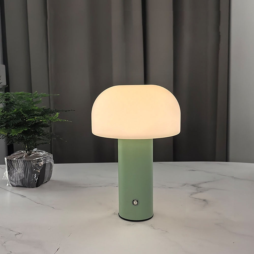 Petite lampe champignon sans fil, quatre couleurs – Lourmarin dans un intérieur