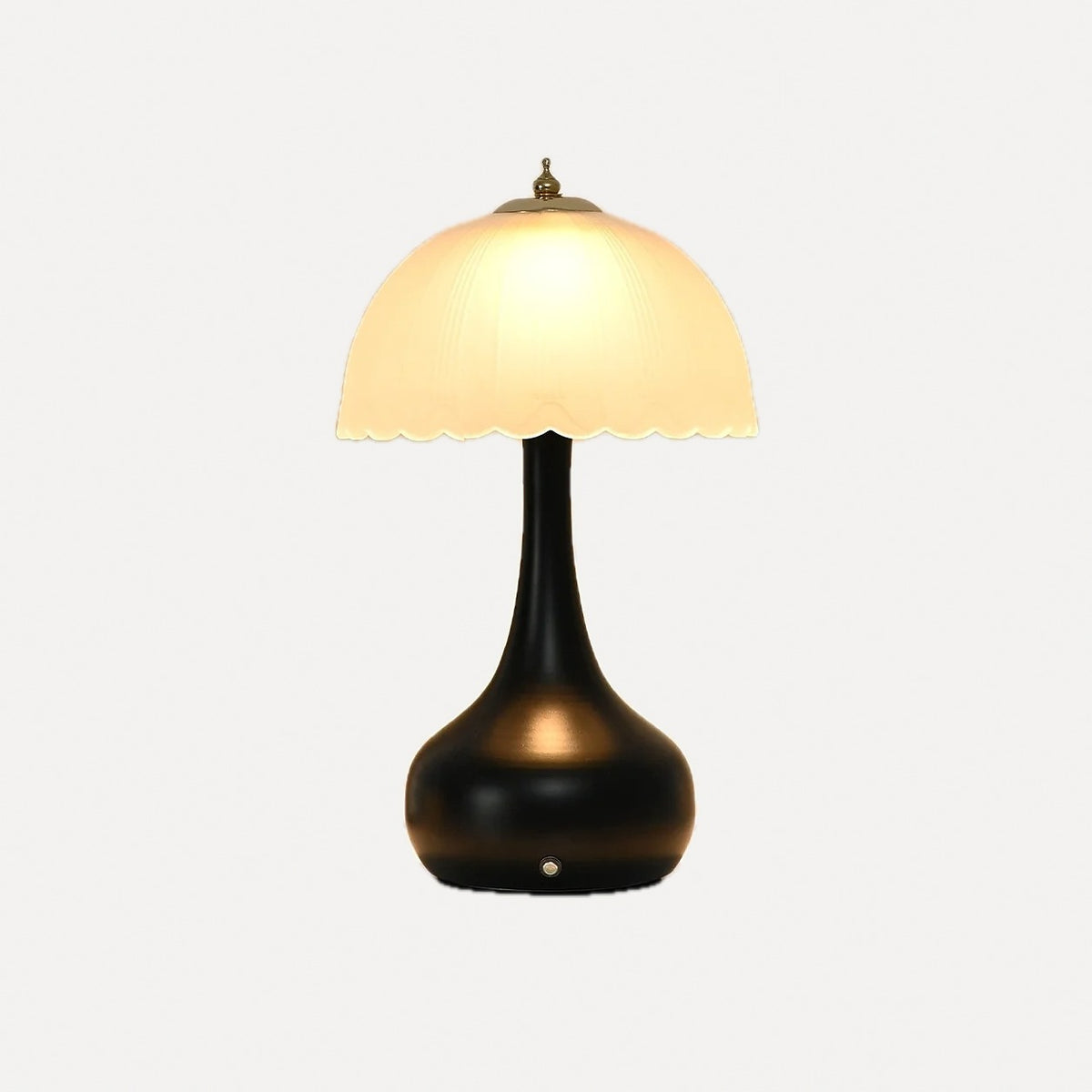 Lampe sans fil, dôme de verre festonné et pied noir – Maiori, sur fond blanc