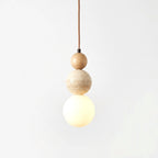 Suspension boule en pierre et bois, style wabi-sabi – Kinosaki, sur fond uni