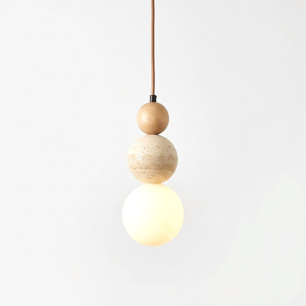 Suspension boule en pierre et bois, style wabi-sabi – Kinosaki, sur fond uni
