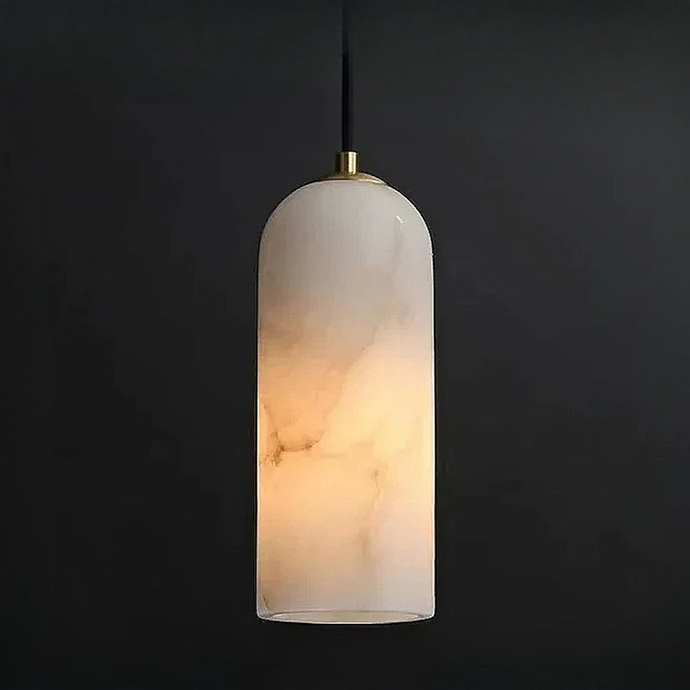Suspension en marbre veiné et cuivre doré, Ø 10 cm – Modica allumée