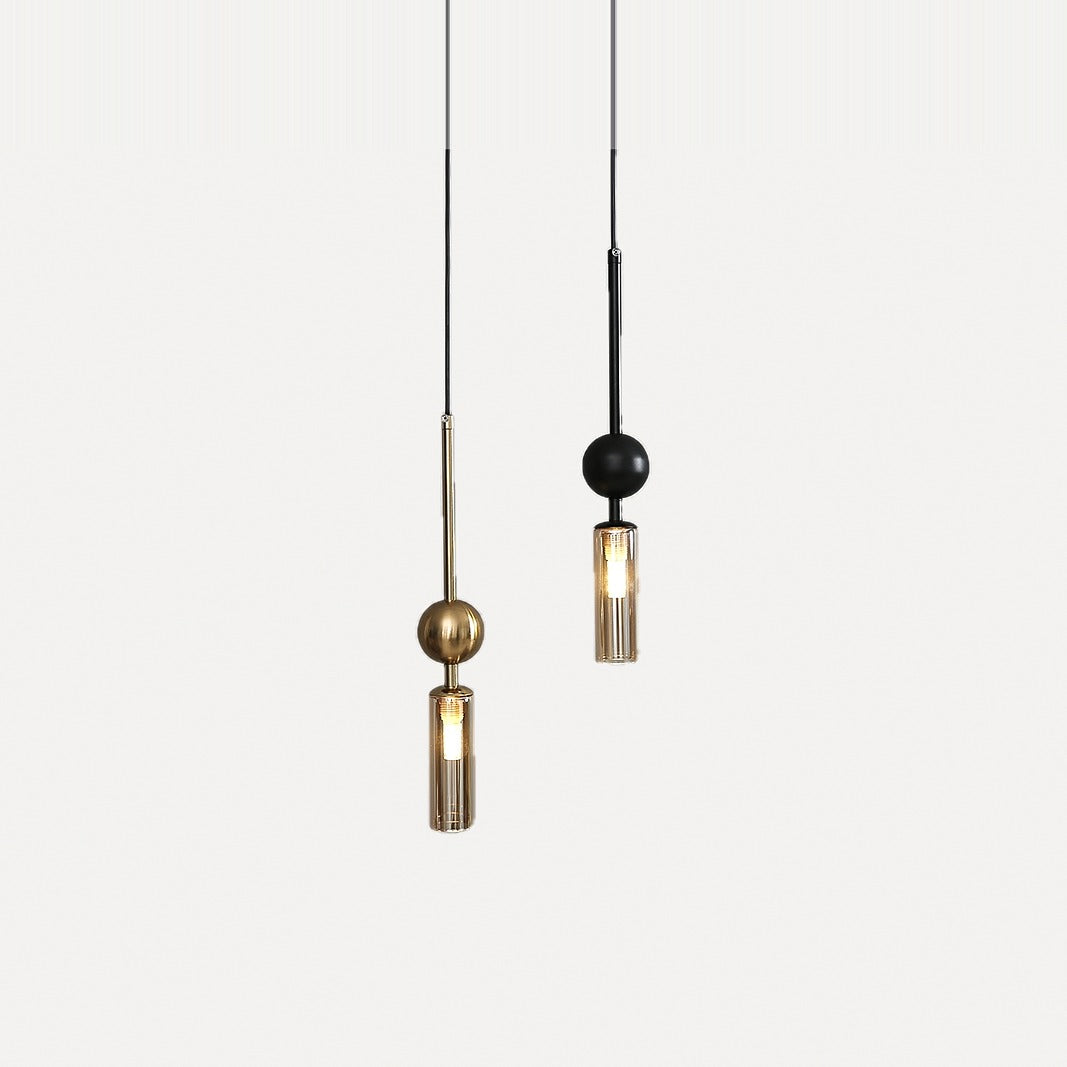 Suspension tube de verre et sphère, dorée ou noire – Montaigne, sur fond blanc