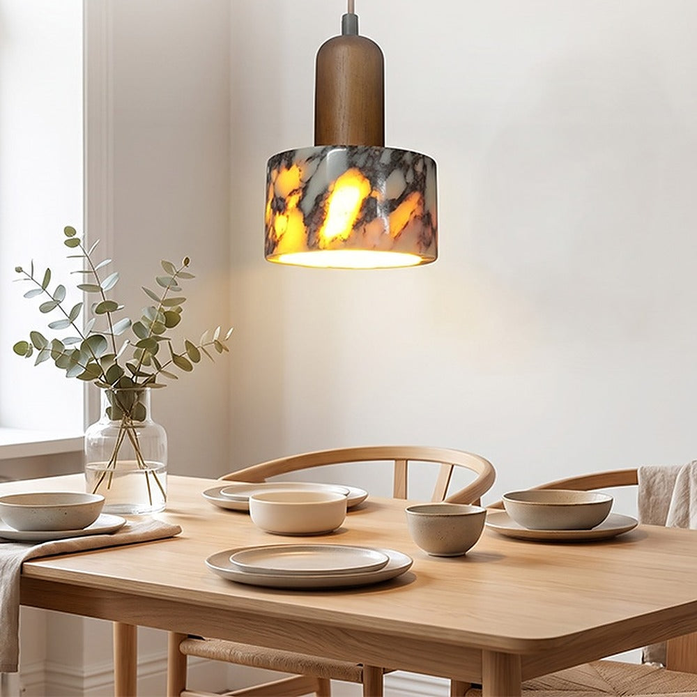 Suspension cylindre en marbre et bois teinte noyer – Noto dans un intérieur