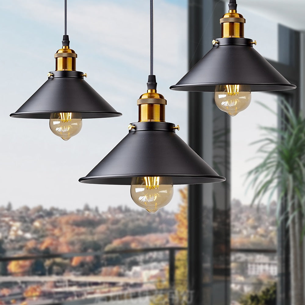 Suspension industrielle cône noir, 1 ou 3 lumières – Oberkampf allumée