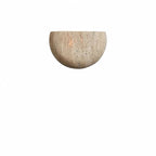 Applique demi-lune en pierre naturelle – Ortigia, sur fond blanc