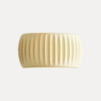 Applique demi-lune plissée en résine, terracotta ou crème – Paimpol, finition crème