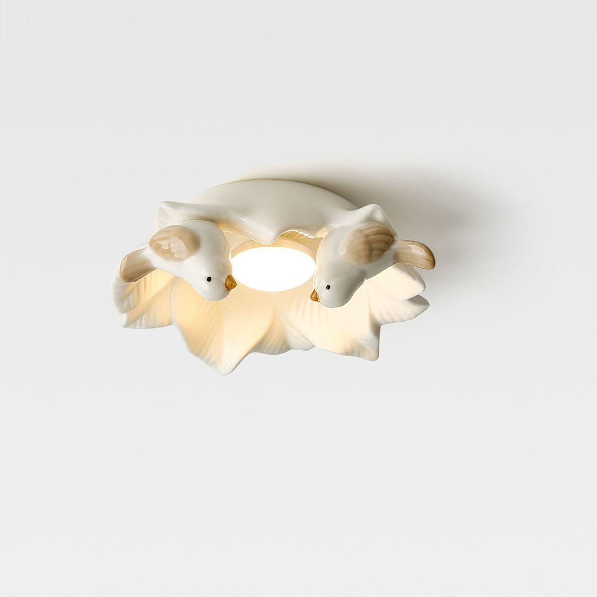 Petit plafonnier en céramique blanche, Ø 14,5 cm – Salernes, sur fond blanc