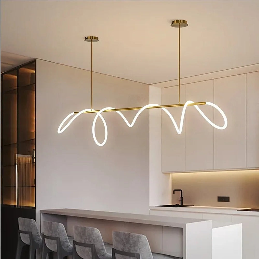 Suspension LED tube lumineux en boucles, doré ou noir – Scilla dans un intérieur