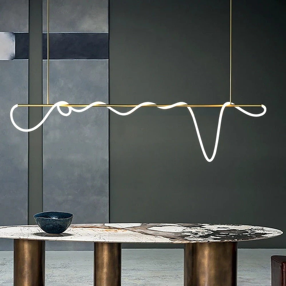 Suspension LED tube lumineux en boucles, doré ou noir – Scilla, vue d’ambiance