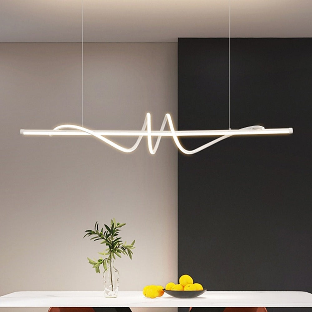 Lustre LED trait de lumière en vague, 100 ou 120 cm – Serrant, vue d’ambiance
