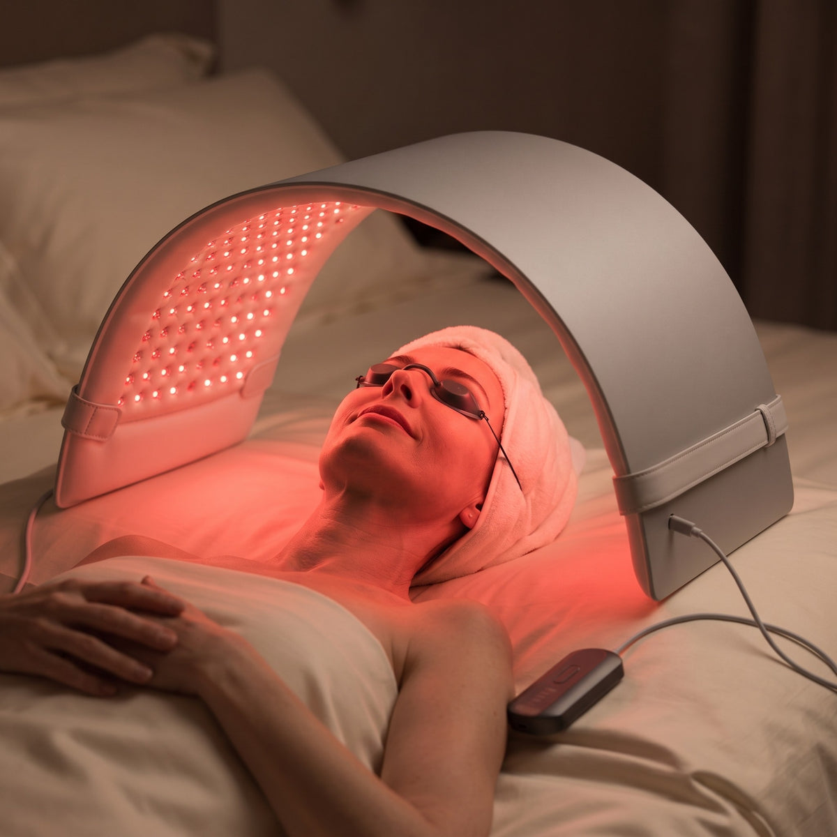Séance visage sous le panneau Solstice, lunettes de protection portées