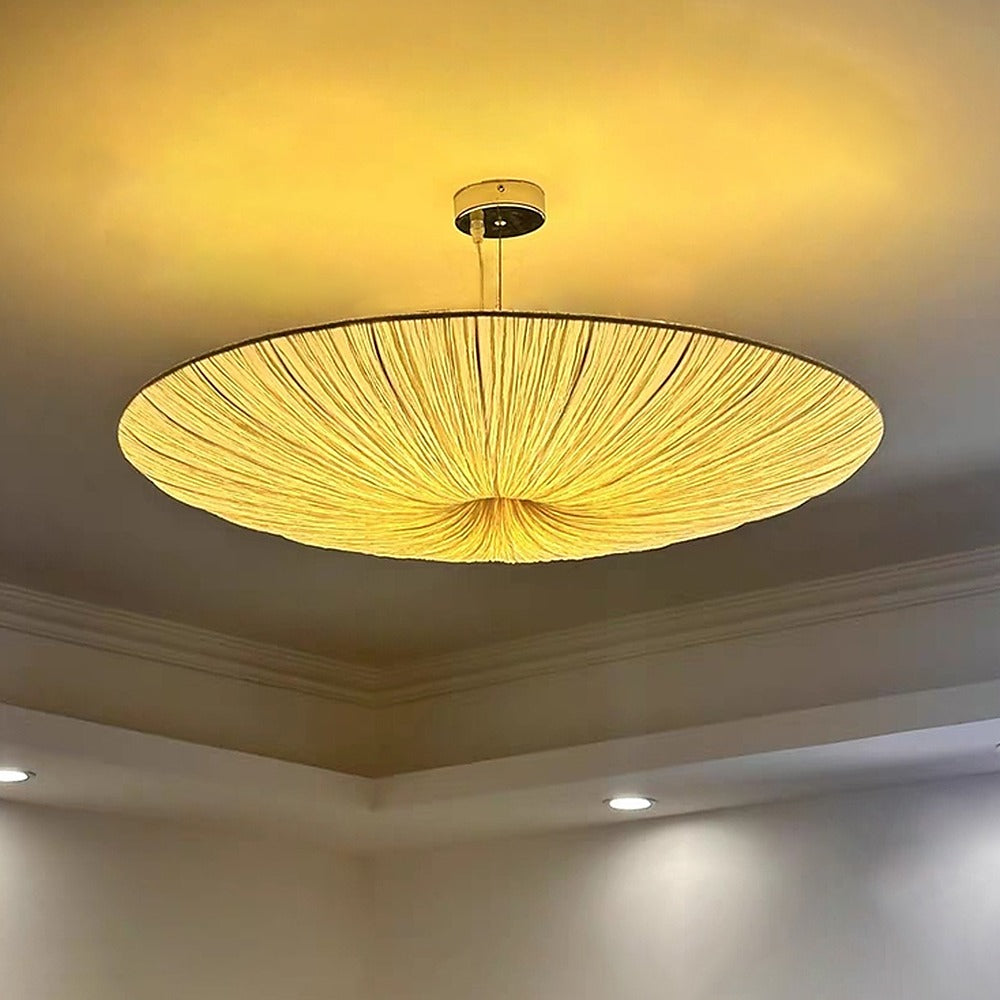 Suspension soucoupe en tissu plissé wabi-sabi – Tamba dans un intérieur