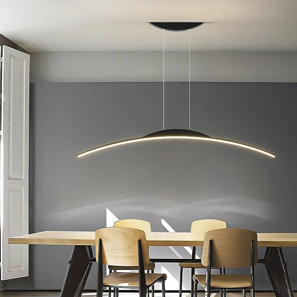 Lustre arc de lumière LED, 100 ou 120 cm, télécommande – Tanlay, vue d’ambiance