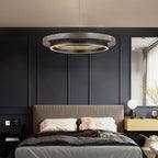 Suspension anneau LED effet bois et noir – Taormina dans un intérieur