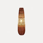 Lampadaire ou lampe en rotin tressé main, forme fuselée – Tourtour, sur fond blanc
