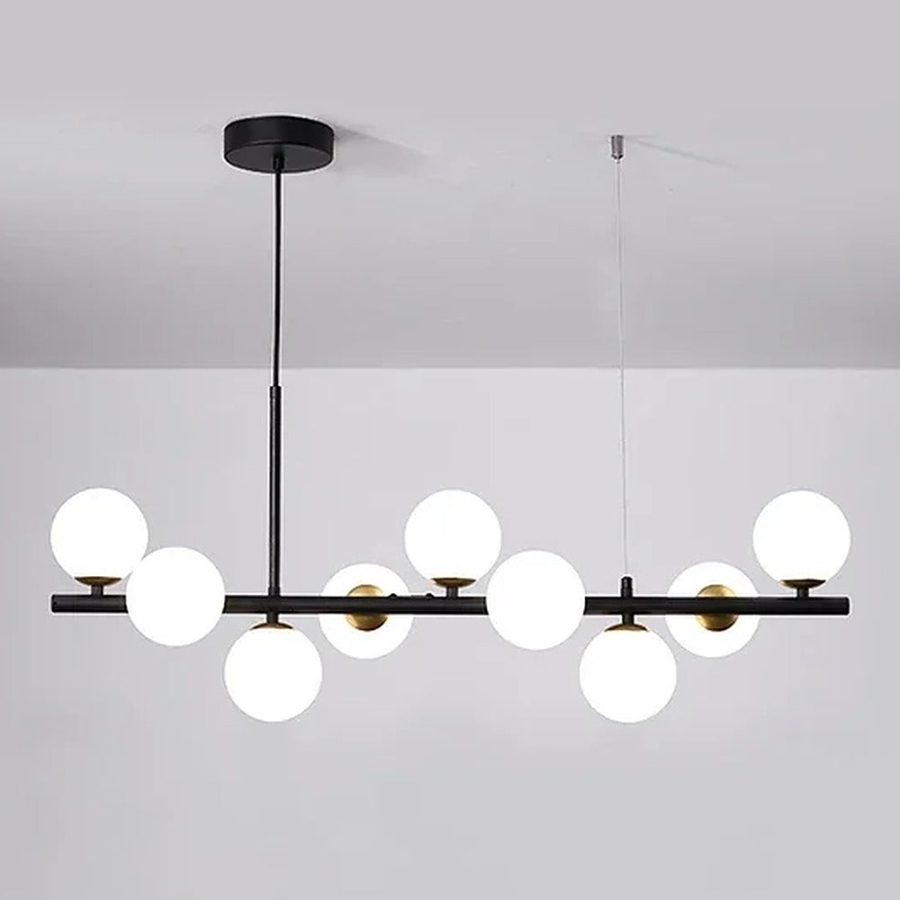 Suspension linéaire à globes de verre, noire ou dorée – Varenna, finition noir, verre opalin / 7 globes, L 65 cm