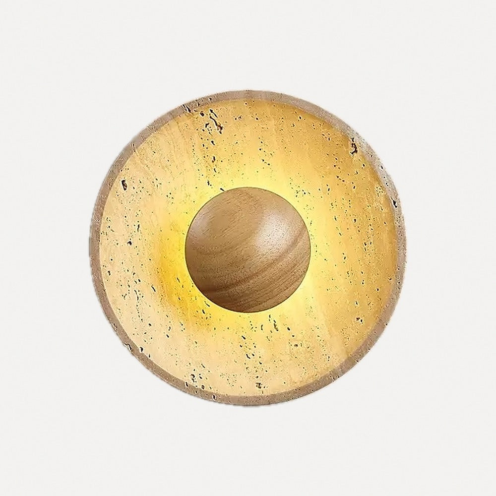 Applique disque en travertin et sphère en bois, Ø 25 cm – Venasque, sur fond blanc