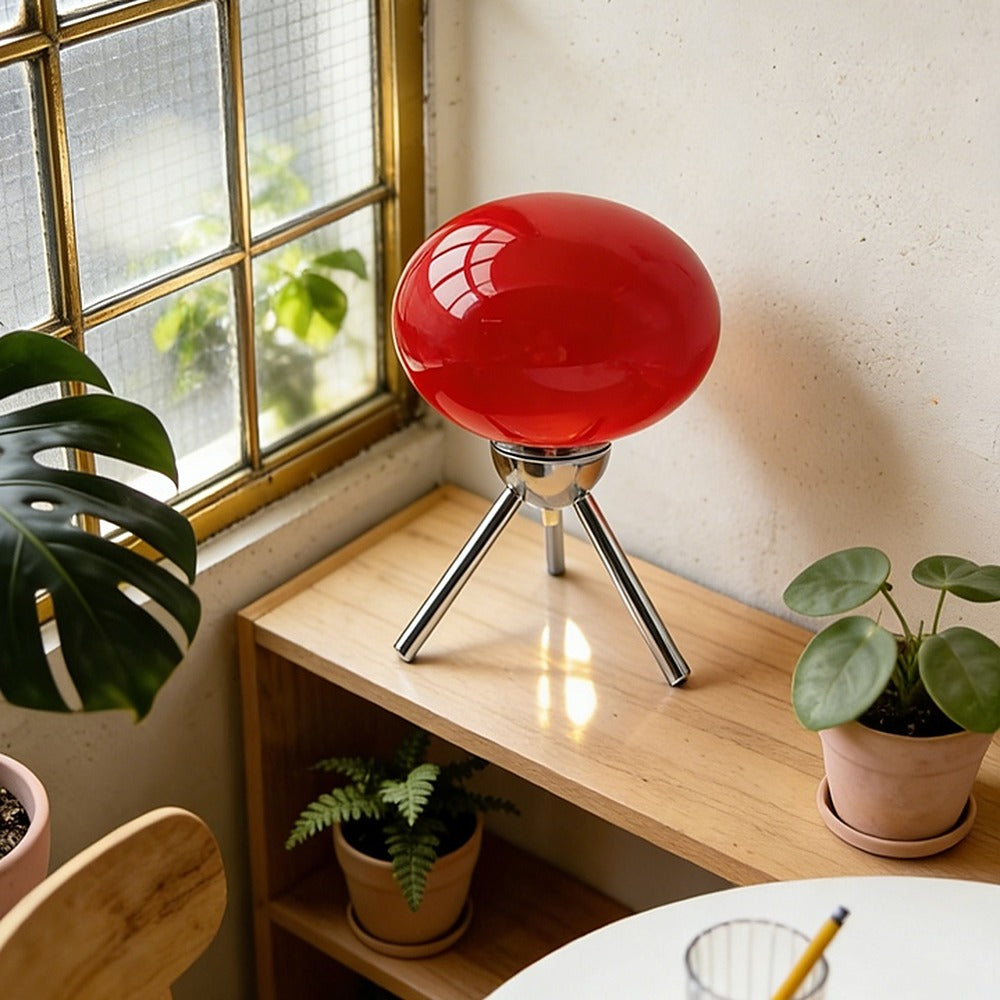 Lampe à poser globe de verre sur trépied chromé – Villefranche, sur fond blanc